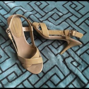 Nude banana republic heels paten leather